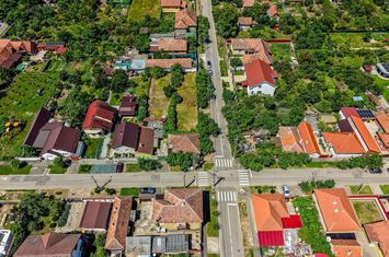 Casă cu teren 1018 mp și 2 fronturi stradale- Bujac anunturi imobiliare Arad