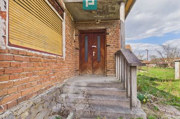 Casă cu teren de 1800 mp, în Buteni, Arad anunturi imobiliare Arad