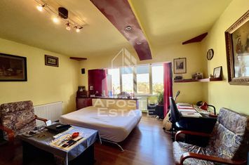 Apartament 3 camere, 2 bai, decomandat, balcon deschis, zona Lunei anunturi imobiliare Timis