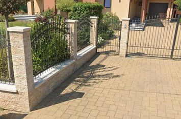 Casa 5 camere, 420mp,2.200 mp teren,  0% comision anunturi imobiliare Mures