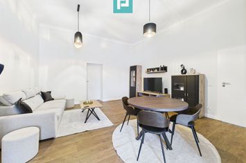 Apartament 3 camere, ultracentral. anunturi imobiliare Arad