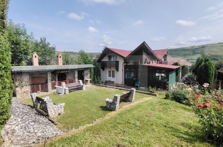 Vilă - 5 camere de vanzare TARNAVENI - Mures anunturi imobiliare Mures