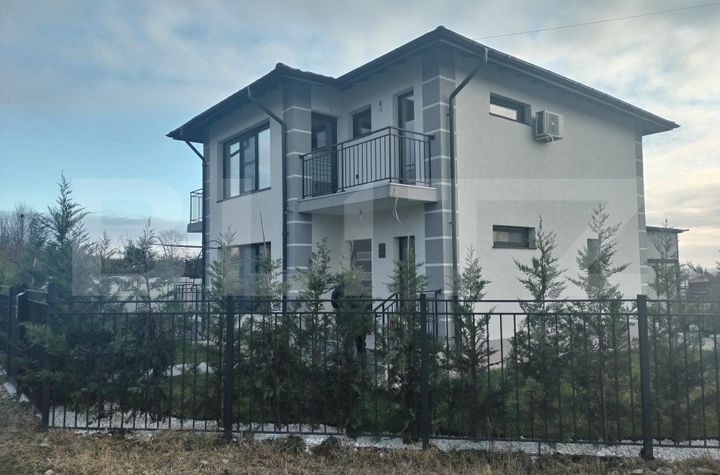 Vilă - 4 camere de vanzare ANINOASA - Dambovita anunturi imobiliare Dambovita