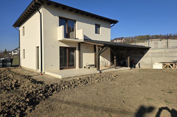 Casa  4 camere,2 bai,120 mp, 550 mp teren zona Corunca anunturi imobiliare Mures