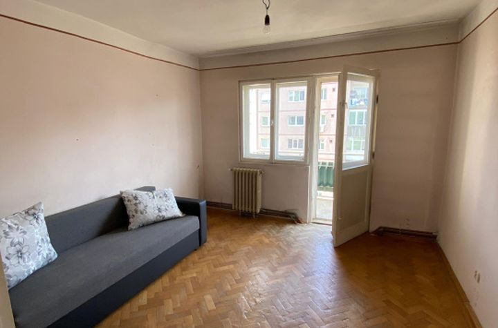 Apartament 4 camere de vanzare VASILE AARON - Sibiu anunturi imobiliare Sibiu