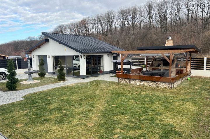 Casă - 5 camere de vanzare TARGOVISTE - Dambovita anunturi imobiliare Dambovita