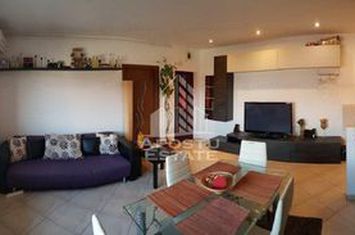 Apartament cu 3 camere, centrala proprie,  zona Soarelui anunturi imobiliare Timis