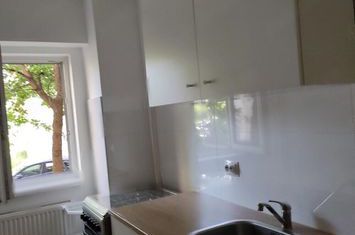 Inchiriez garsoniera  CENTRALA zona Nerva Traian, Str. Vasile Carlova, la 10 minute metrou Timpuri Noi,renovata. anunturi imobiliare Bucuresti