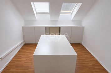 Spatiu de birouri, utilitati incluse in pret, de inchiriat zona Horea anunturi imobiliare Bihor