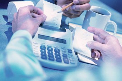 Cati romani datoreaza bancilor mai mult decat valoarea casei cumparata pe credit?