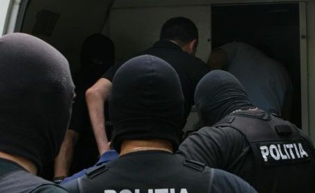 Mafia imobiliară este decapitată cu două arestari pentru ţepe de un milion de euro