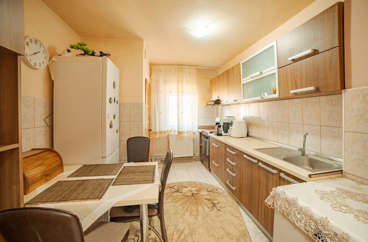 Apartament 3 camere de vanzare SOARELUI - Timis anunturi imobiliare Timis