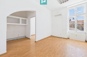 Apartament luminos cu 3 camere ultracentral - Arad anunturi imobiliare Arad