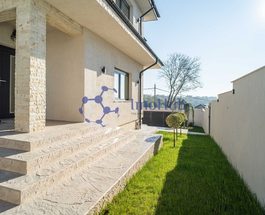 Vilă 6 cam Rediu, 244 mp, P+1+M