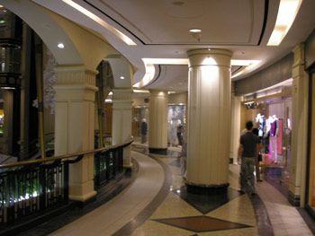 Sonae Sierra amana deschiderea a trei mall-uri de 900 mil. €