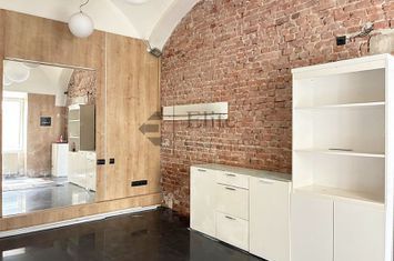 Apartament ultracentral in Pasajul Vulturul Negru din Oradea anunturi imobiliare Bihor