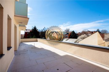 Apartament 3 camere de vanzare ULTRACENTRAL - Bihor anunturi imobiliare Bihor