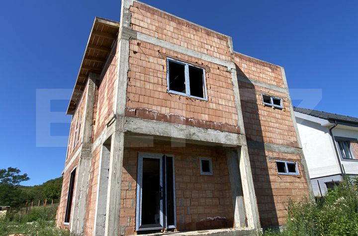 Vilă - 4 camere de vanzare BACIU - Cluj anunturi imobiliare Cluj