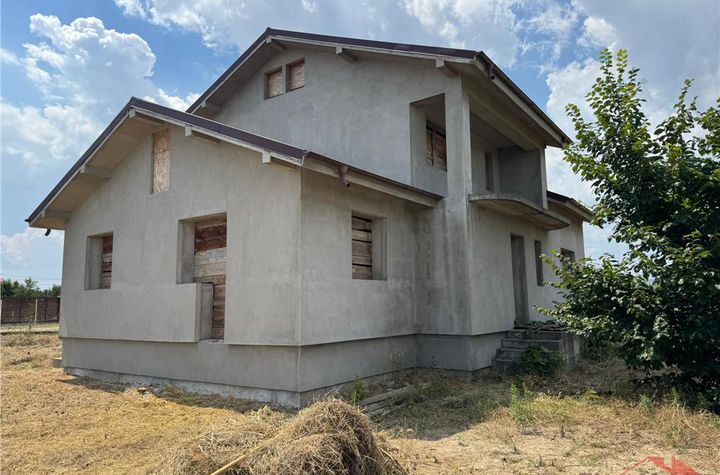 Vilă - 5 camere de vanzare GOLESTI - Vrancea anunturi imobiliare Vrancea