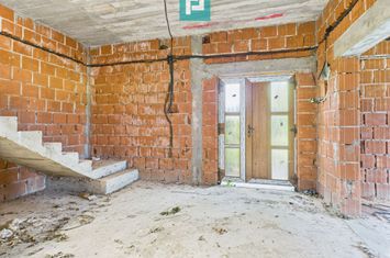 Casă la roșu, P+1, în localitatea Beliu, Arad anunturi imobiliare Arad