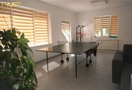 1.000 €, Spațiu comercial