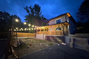 Casa de vanzare cu 2 apartamente in Azuga anunturi imobiliare Prahova