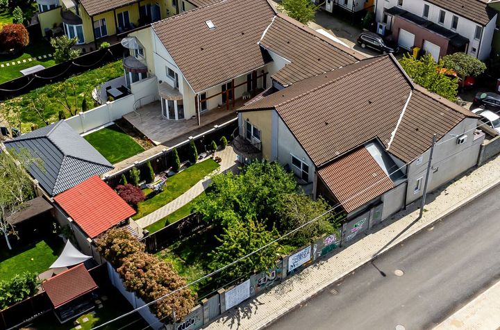 Vilă - 4 camere de vanzare ARADUL NOU - Arad anunturi imobiliare Arad