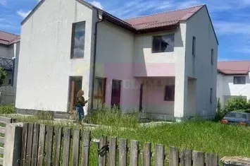 Vila la rosu Zarnesti- Mitropolit Metianu cu vedere superba spre munte anunturi imobiliare Brasov