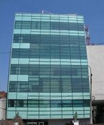 Doi consultanti imobiliari, alesi pentru inchirierea cladirii Avrig Business Center