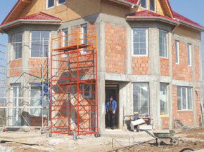 Românii îşi vor construi tot mai puţine locuinţe