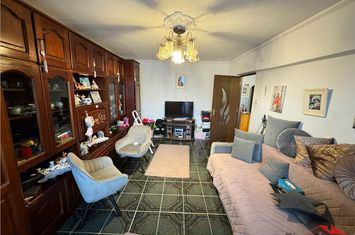 Apartament 3 camere de vanzare EST - Vrancea anunturi imobiliare Vrancea