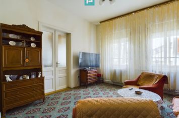 Casă individuală cu teren de 1100 mp și 3 apartamente în curte anunturi imobiliare Timis
