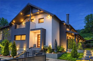 Casă - 4 camere de vanzare EXTERIOR EST - Mures anunturi imobiliare Mures