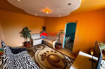 Apartament 3 camere de vanzare CENTRU - Prahova anunturi imobiliare Prahova