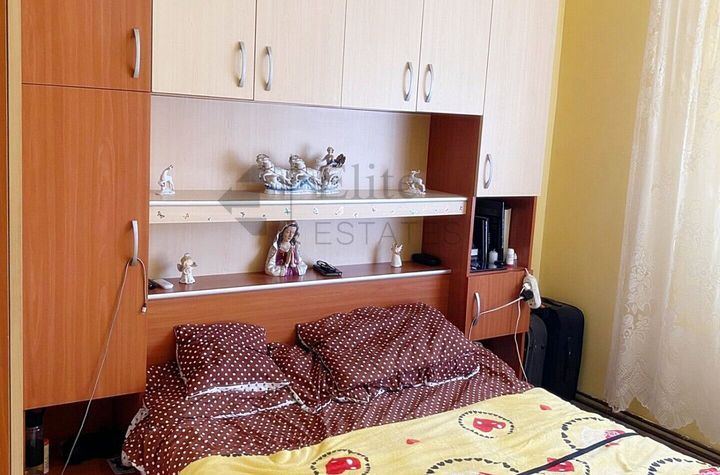 Apartament 3 camere de vanzare | Zona Piata Rogerius anunturi imobiliare Bihor