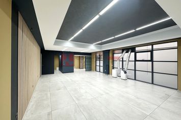 SPATIU COMERCIAL 78 MP - CENTRUL CIVIC - SUPRAFATA VITRATA GENEROASA anunturi imobiliare Brasov