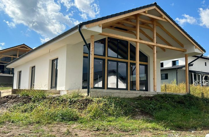 Casa la cheie 130mp 4 camere,2 băi,700mp teren,Livezeni anunturi imobiliare Mures