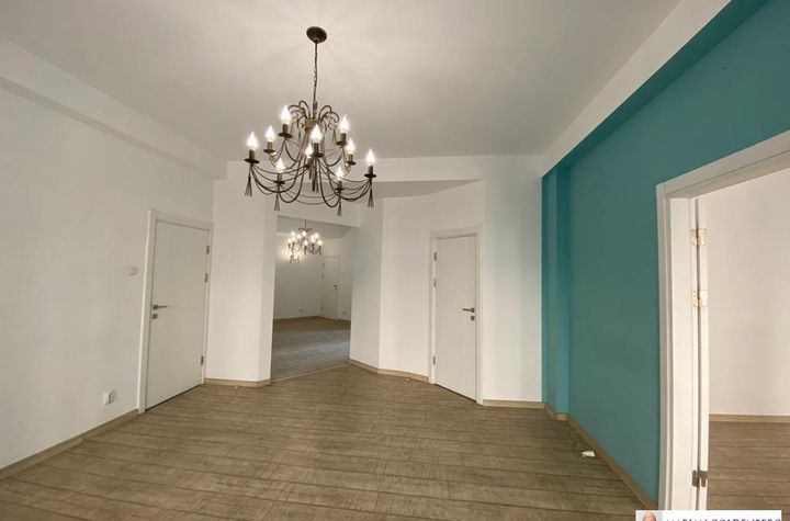 Apartament 5 camere de vanzare UNIVERSITATE - Bucuresti anunturi imobiliare Bucuresti