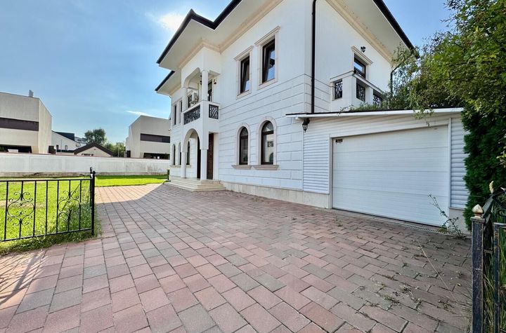 Vilă individuală P+1+M – 980 mp teren – Erou Iancu Nicolae, Pipera anunturi imobiliare Bucuresti