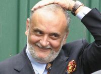 Patriciu cumpara ieftin imobiliare