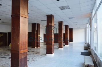 Spațiu comercial de închiriat pe b-dul Dacia,  fostul magazin "Adrian anunturi imobiliare Bihor