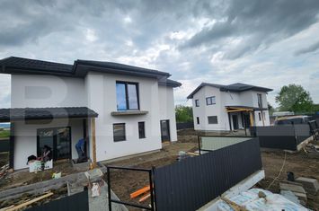 Vilă - 4 camere de vanzare UNGHENI - Mures anunturi imobiliare Mures