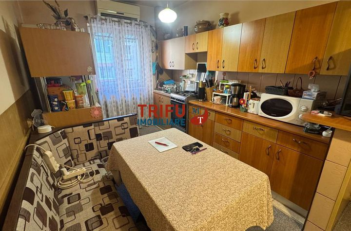 Apartament 3 camere de vanzare CETATE - Alba anunturi imobiliare Alba
