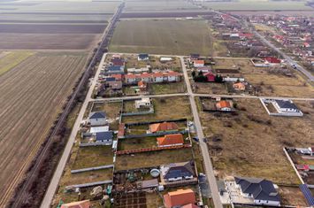Teren generos, situat pe colt in cartierul nou din Calugareni anunturi imobiliare Arad