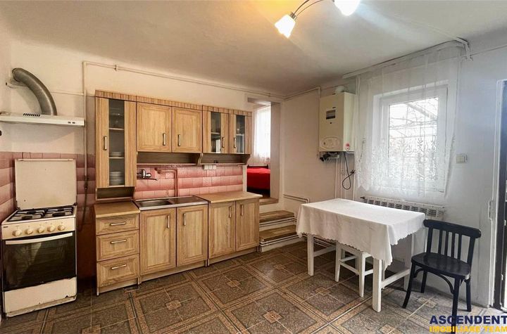 Casă - 3 camere de vanzare UNIRII - Mures anunturi imobiliare Mures
