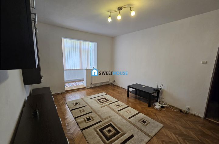 Apartament 3 camere de vanzare EST - Brasov anunturi imobiliare Brasov