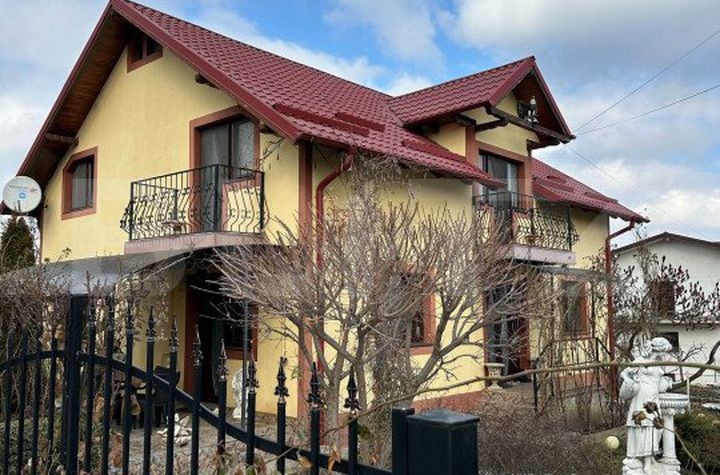 Vilă - 5 camere de vanzare FALTICENI - Suceava anunturi imobiliare Suceava