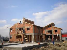 S-a construit mai puţin în prima jumătate a anului