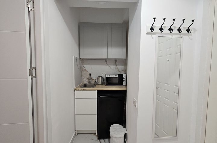 Piata ROMANA- Coloane anunturi imobiliare Bucuresti
