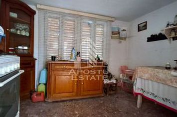 Casa individuala cu etaj pe 3 insule anunturi imobiliare Arad